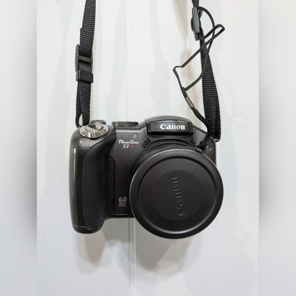 Canon PowerShot S3 IS 6.0 MP Bundle with Memory Card Case Instruction Booklets - Picture 11 of 11